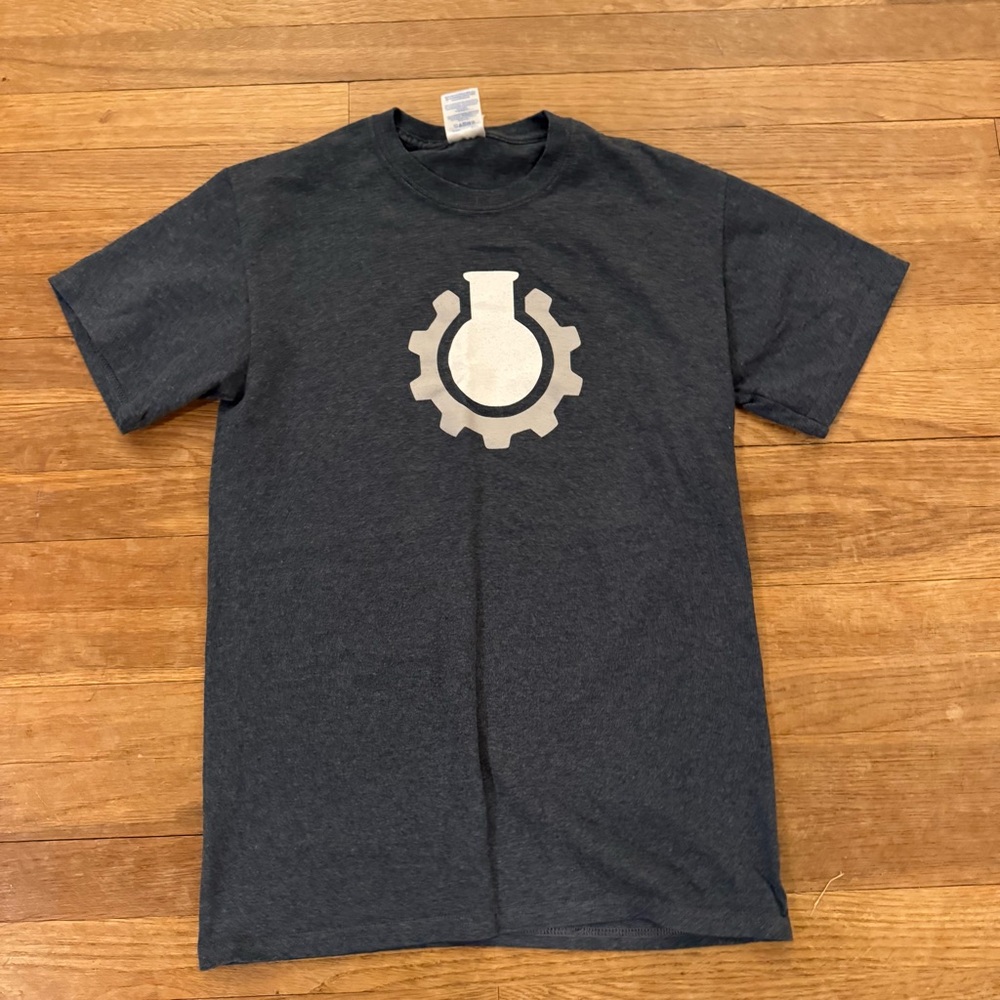 Gildan Ultra Cotton gray short sleeve T-shirt size small S
 b58